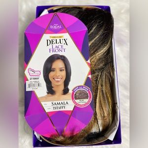 Lace front wig layered never worn NWT